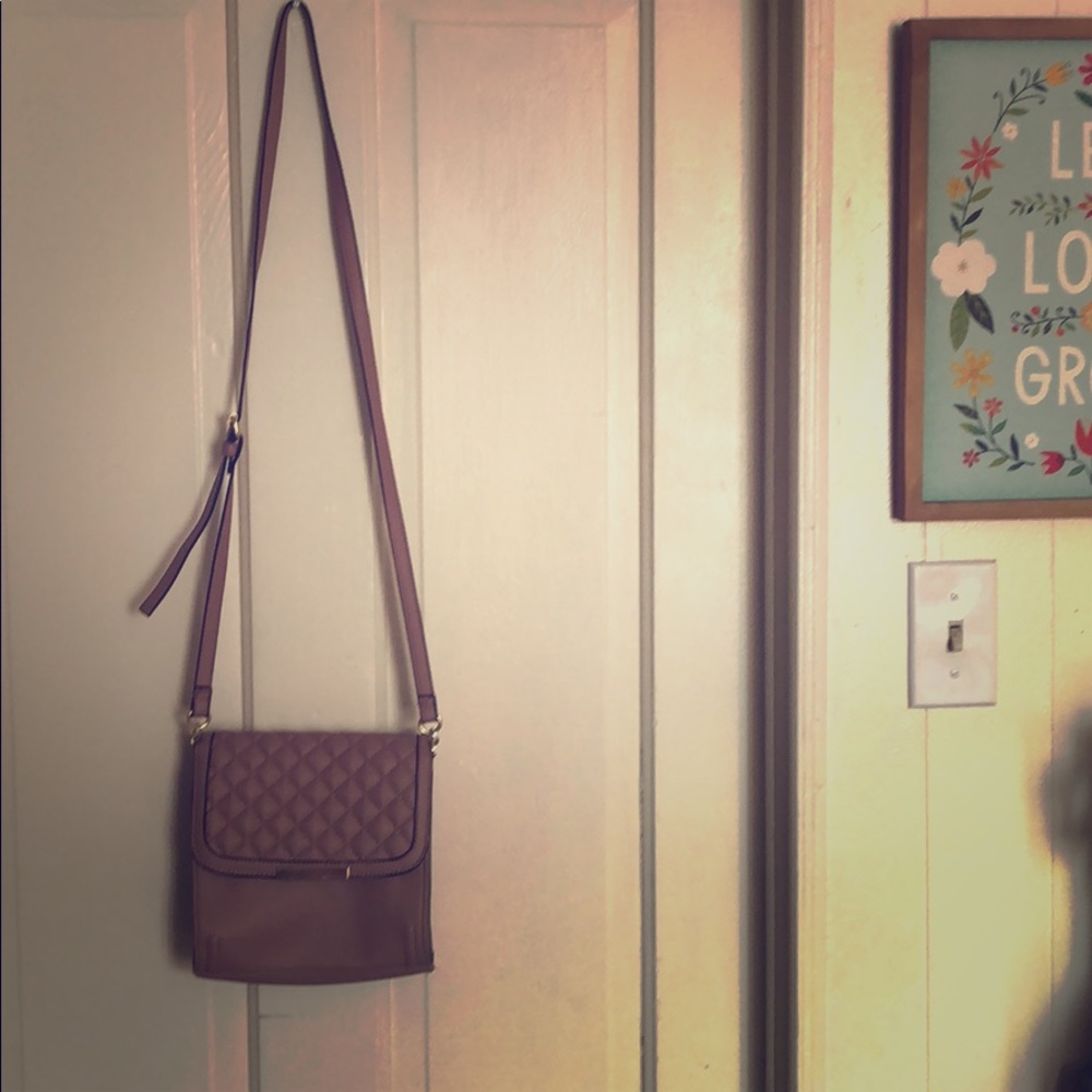 Mauve crossbody with gold